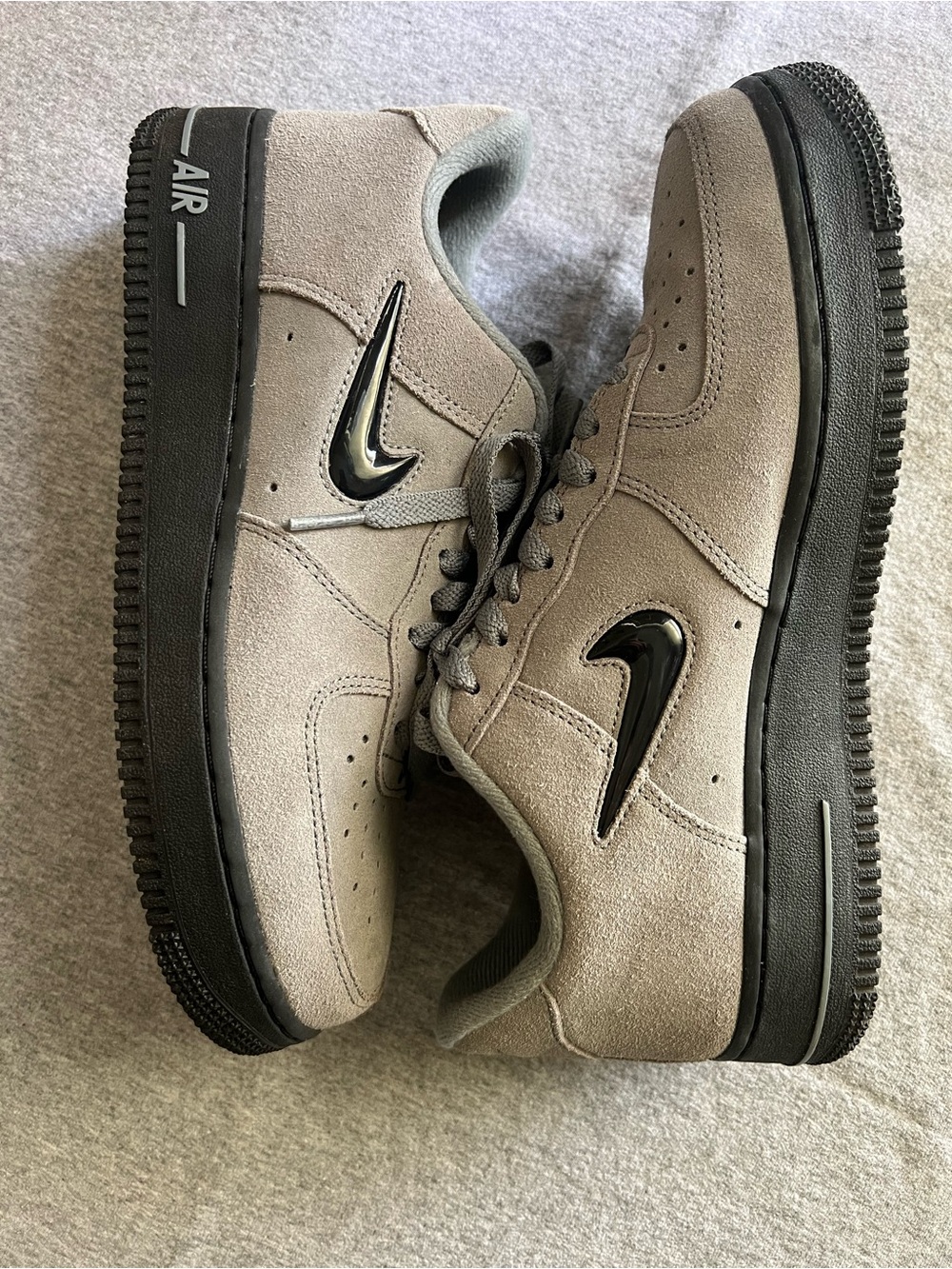 Nike Men’s Suede Sneakers Air Force One in Gray and Black